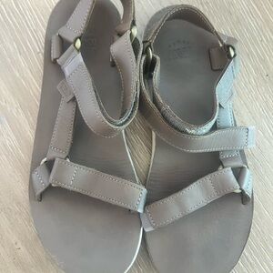 Teva  mauve Sandals